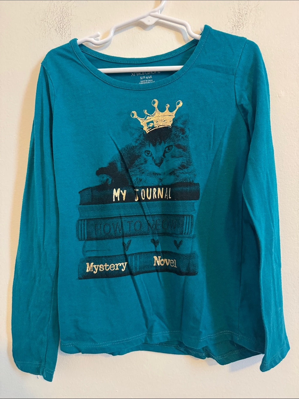 Xhilaration Teal Long-Sleeve Top with Gold Crown Kitty Graphic